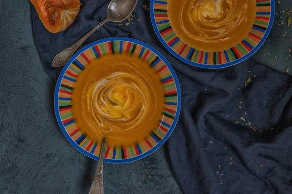 Παραδοσιακά Πιάτα Της Πτώσης Καυτή Και Πικάντικη Σούπα Κολοκύθας Σπόρους — Φωτογραφία Αρχείου