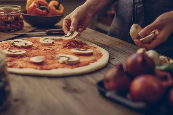 Potravinové Přísady Koření Pro Přípravu Pizzy Houby Rajčata Sýr Cibule — Stock fotografie