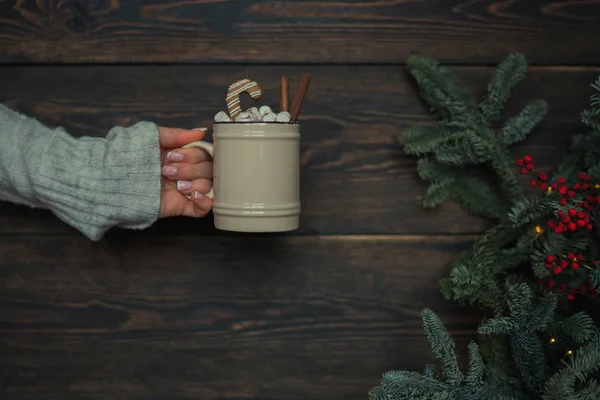 Weiches Foto Einer Frau Mit Einer Tasse Kaffee Der Hand — Stockfoto