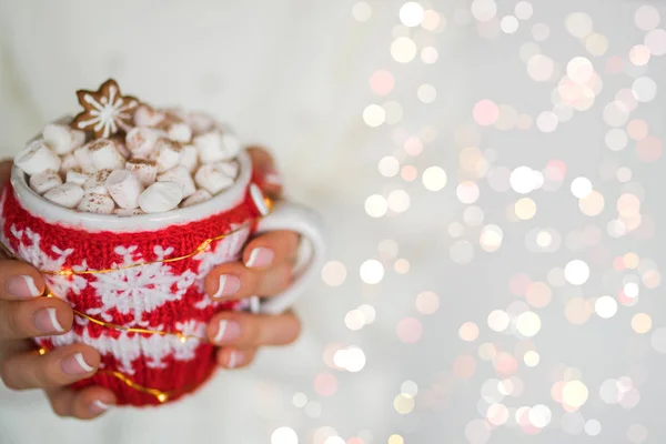 Mani Donna Che Tengono Una Tazza Caffè Concetto Invernale Accogliente — Foto Stock