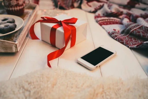 Sfondo Natalizio Con Decorazioni Confezione Regalo Pavimento Legno Regali Natale — Foto Stock