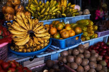 Renkli meyve ve sebze ubud, Bali kamu pazarında bu fantastik Endonezya adanın kültürel kalbinde satın alınabilir.