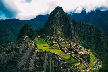 Machu Picchu, bulutlu bir günde İnkalar kayıp şehir. Machu Picchu Cusco yakınlarındaki Wonders yeni Seven Wonder biridir, Peru.