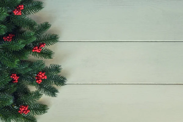 Regalos Navidad Ramas Pino Bayas Rojas Sobre Fondo Blanco Asiento — Foto de Stock