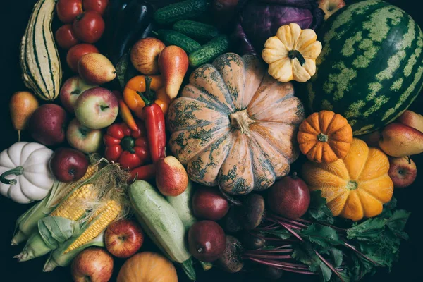 各种新鲜水果和蔬菜 与各种生有机蔬菜和水果组成 色调图像 — 图库照片