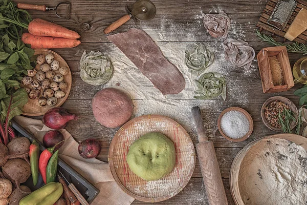 Натюрморт Сырой Домашней Пастой Ингредиентами Макарон — стоковое фото