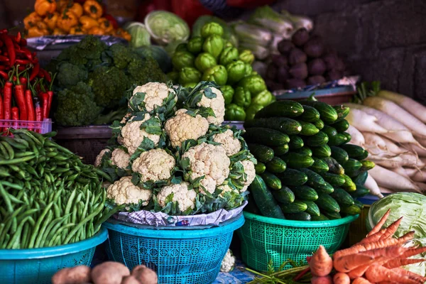 Επιλογή Λαχανικών Και Φρούτων Από Μια Αγορά Αγροτών Στο Μπαλί — Φωτογραφία Αρχείου