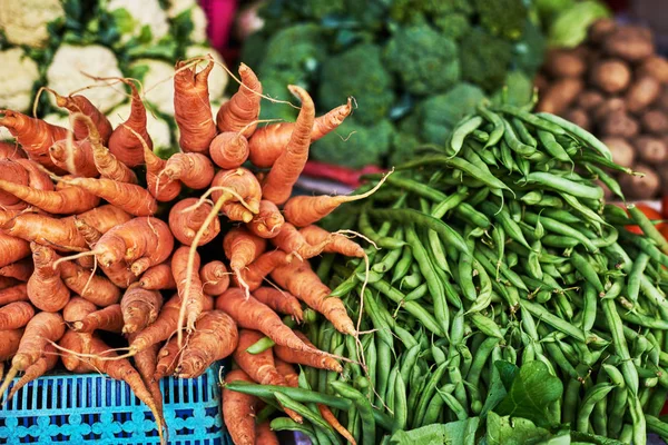 Φρέσκα Και Βιολογικά Λαχανικά Στην Αγορά Των Αγροτών Στο Κάμερον — Φωτογραφία Αρχείου