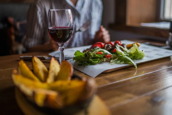 Patatas Fritas Una Sartén Estilo Rústico Concepto Alimentación Ocio Patata — Foto de Stock