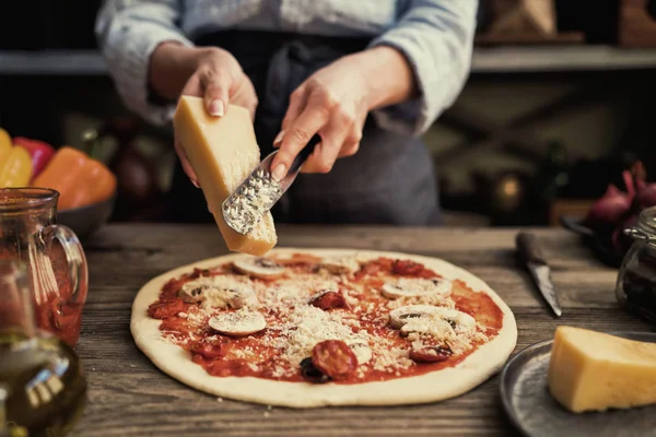 Concetto Cibo Pizza Cruda Italiana Originale Fresca Preparazione Stile Tradizionale — Foto Stock