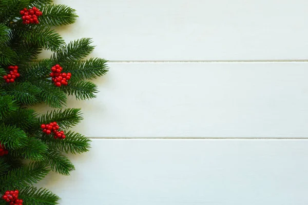 Sfondo Natalizio Legno Con Abete Bacche Rosse Vista Con Spazio — Foto Stock