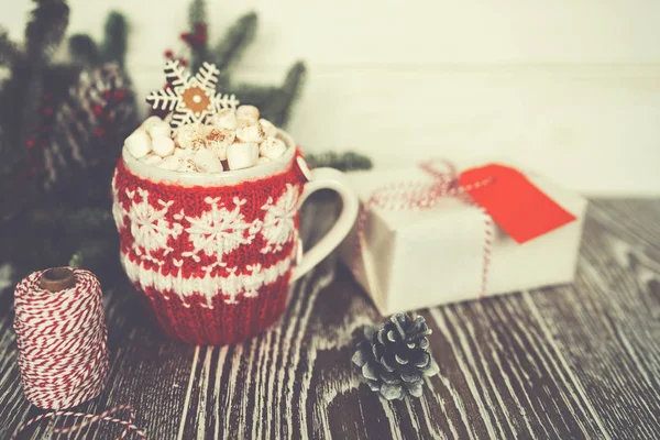 Tasse Heißen Kakao Mit Marshmallows Und Lebkuchen Form Von Schneeflocken — Stockfoto