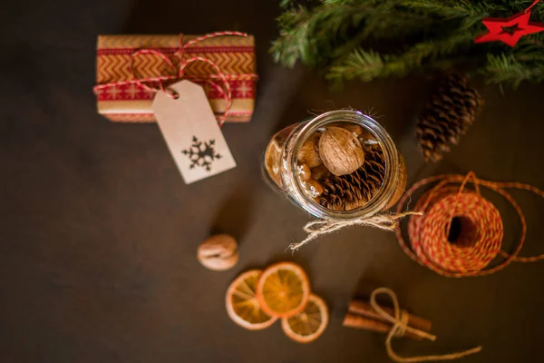 Cadeau Noël Avec Biscuits Maison Pain Épice Noix Chocolats Pot — Photo
