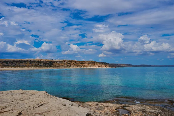 Πανόραμα Τοπίο Γραφική Θέα Απομονωμένη Ερημική Βραχώδη Παραλία Μπλε Τιρκουάζ — Φωτογραφία Αρχείου