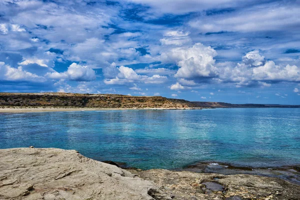 Πανόραμα Τοπίο Γραφική Θέα Απομονωμένη Ερημική Βραχώδη Παραλία Μπλε Τιρκουάζ — Φωτογραφία Αρχείου