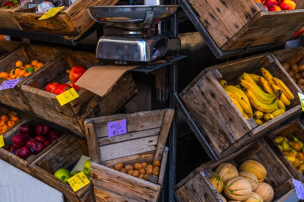 Helyi Termékek Nyári Gazdálkodók Piacán Városban Friss Bio Zöldségek Gyümölcsök — Stock Fotó