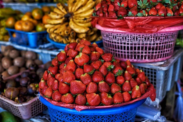 Lokale Produkte Auf Dem Sommerlichen Bauernmarkt Der Asiatischen Stadt Bio — Stockfoto
