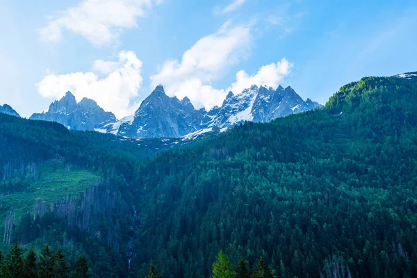 シャモニーモンブラン アルプス山脈の有名なスキーリゾート フランス 夏の風景 — ストック写真