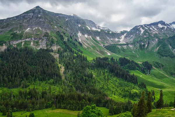 Bergketen Wolken Panoramisch Landschap Uitzicht Groene Bergketen Mountain Peak Blue — Stockfoto