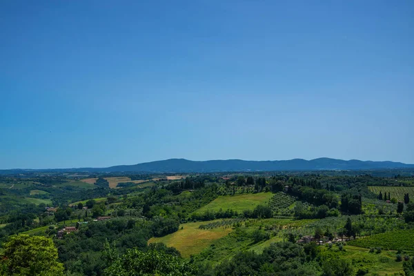 키안티 지미냐노 San Gimignano 시골과 키안티 포도원의 전경을 조망하실 있습니다 — 스톡 사진