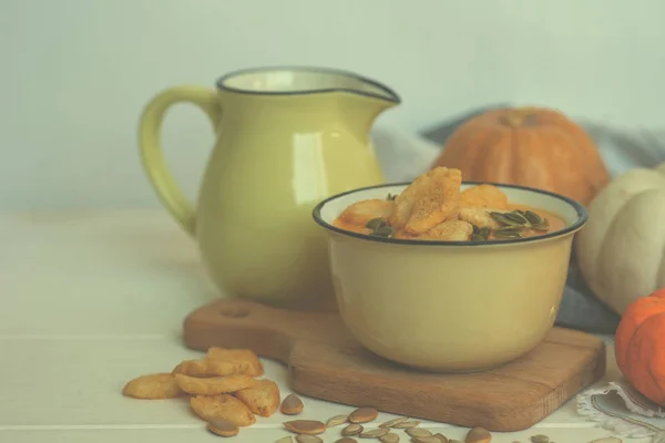 Vegetabilsk Suppe Puree Med Græskar Croutoner Øverste Udsigt Efterår Mad - Stock-foto