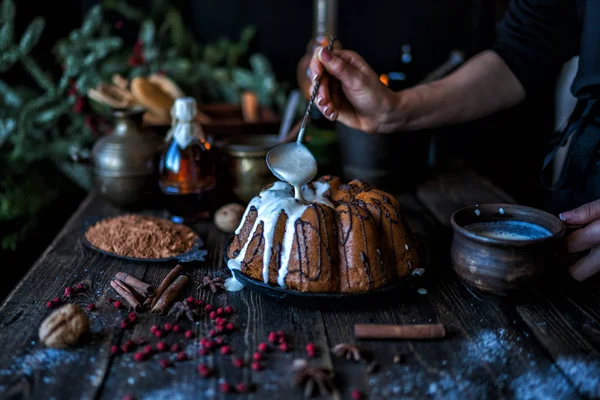 Рождественская Магия Темный Пекарский Фон Ингредиентами Праздничными Натуральными Украшениями Украшениями — стоковое фото