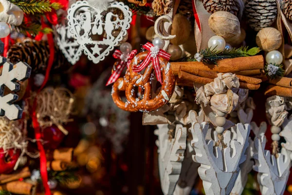 Τυπικό Κατάστημα Πώλησης Σουβενίρ Στην Παραδοσιακή Χριστουγεννιάτικη Αγορά Στο Ιστορικό — Φωτογραφία Αρχείου