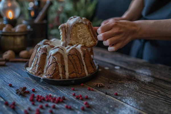 Cozinhar Bolo Caseiro Véspera Natal Casa Cozinha Rústica Mãos Mulher — Fotografia de Stock