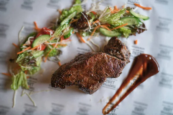 Filete Solomillo Tabla Cortar Papel Concepto Alimentación Ocio Carne Asada — Foto de Stock