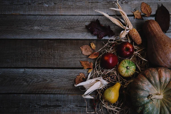 Herbst Hintergrund Mit Herbstblättern Roten Äpfeln Und Kürbissen Herbsternte Auf — Stockfoto