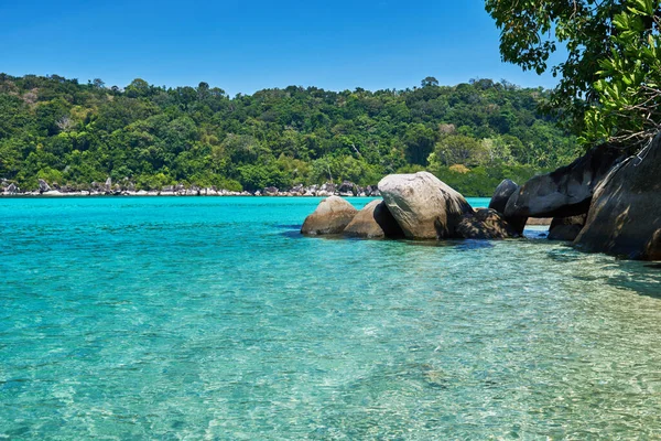 Playa Paradisíaca Tropical Con Arena Blanca Cielo Azul Agua Turquesa —  Fotos de Stock