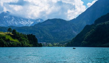 Lungern Gölü ve İsviçre Alpleri, Obwalden, İsviçre, Avrupa.