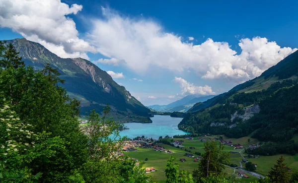 Vue Panoramique Paysage Idyllique Lac Lungern Avec Des Prairies Verdoyantes — Photo