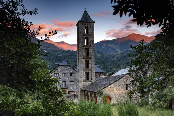 Ermita Romanica en erill la vall, parque nacional de Aiguestortes en el pirineo de Lleida