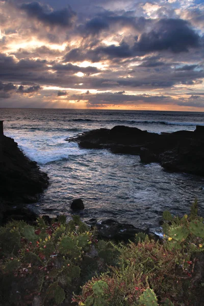 puesta de sol en punta del hidalgo, tenerife. Kanarya Adaları