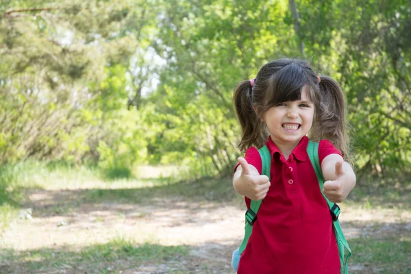 Volta Conceito Escola Livre Menina Pré Escolar Com Mochila Mostrando — Fotografia de Stock