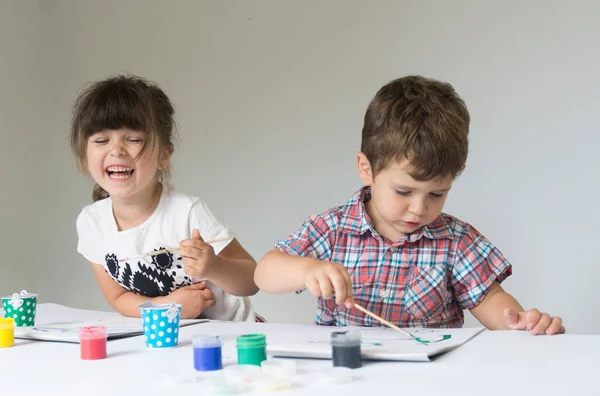 Niños Sonrientes Jugando Pintando Jardín Infantes Escuela Juegos — Foto de Stock