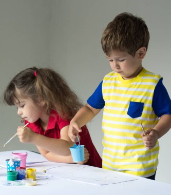 Grup Anaokulu çocuk boyama