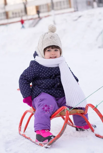Chica Cuatro Años Jugando Con Nieve Invierno Muñeco Nieve Juguete —  Fotos de Stock