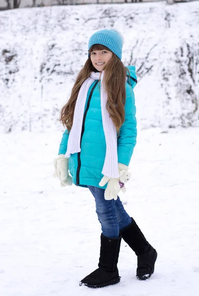 Menina Feliz Divertindo Com Neve Inverno Retrato Inverno Menina Adolescente — Fotografia de Stock