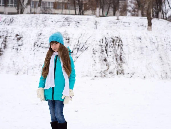 Retrato Uma Menina Bonito Tempo Nevado — Fotografia de Stock