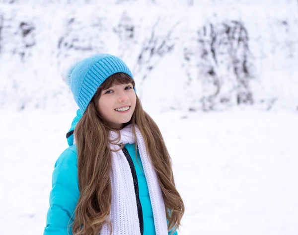 Menina Feliz Divertindo Com Neve Inverno Retrato Inverno Menina Adolescente — Fotografia de Stock