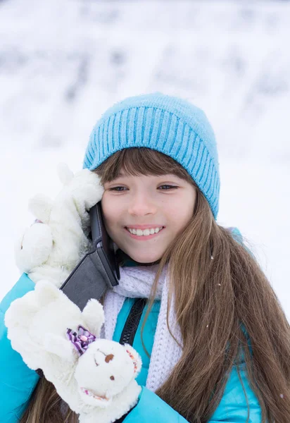 Chica Feliz Divirtiéndose Con Nieve Invierno Retrato Invierno Adolescente — Foto de Stock