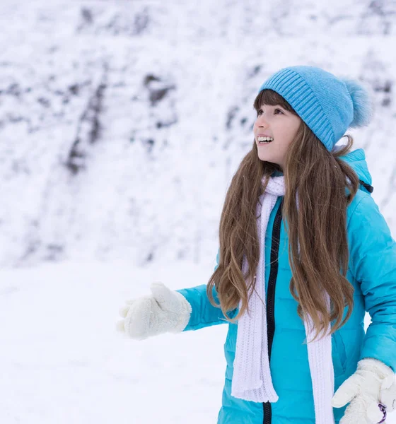Menina Feliz Divertindo Com Neve Inverno Retrato Inverno Menina Adolescente — Fotografia de Stock