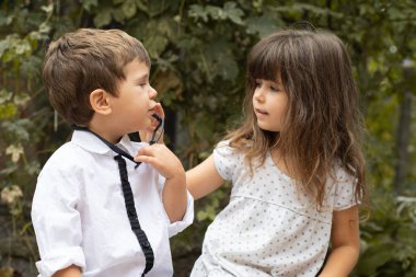 çocuklar arasındaki ilişki. 