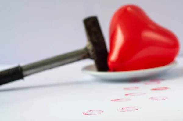 Rotes Herz Und Hammer Liebesaffäre Oder Trennung Und Scheidung Nicht — Stockfoto