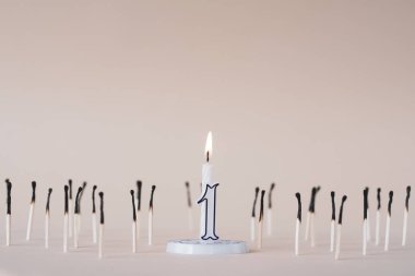 İş rekabeti, farklı vizyon iş kavramları için yaratıcı ve yenilikçi çözüm.