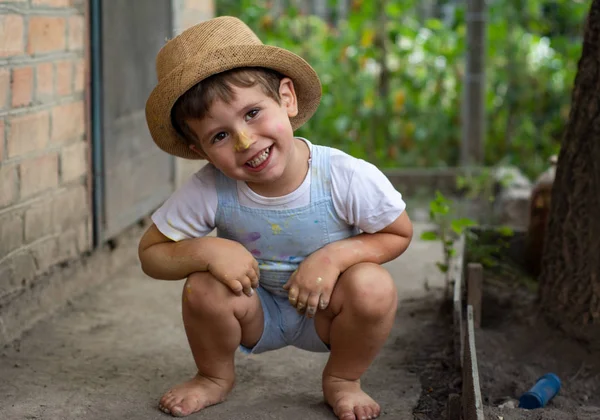 Mãos Menino Pintadas Tintas Coloridas Miúdo Feliz Divertir Livre Miúdo — Fotografia de Stock