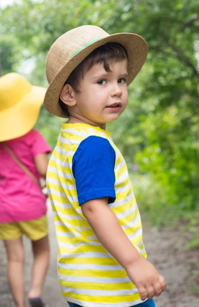 Summer Portrait Toddler Boy Little Boy Wearing Straw Hat Playing — Stock Photo, Image