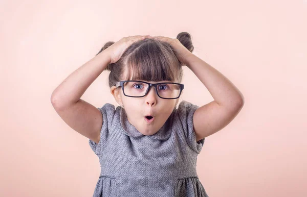Omg Wow Glücklich Überraschte Kind Jahre Alt Mädchen Mit Brille — Stockfoto